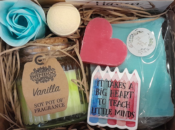 IT TAKES A BIG HEART TO TEACH LITTLE MINDS  - Gift Box   (magnet)